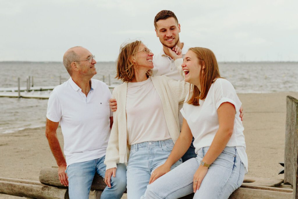 Familie fotoshoot. Gemaakt op een mooie buiten locatie in de buurt van Zwolle.