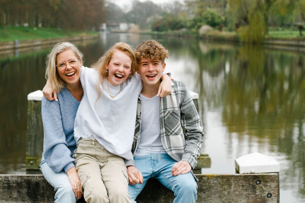 Een foto gemaakt tijdens een gezins fotoshoot. Op een mooie loactie in Zwolle. Ik fotografeer met natuurlijk licht dus zoek vaak mooie buiten locaties op voor een fotoshoot.